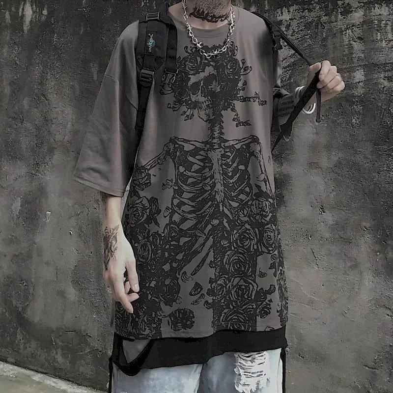 Men’s Gothic Skull T-Shirt features a stylish oversized streetwear design with dark anime and Y2K fashion vibes. Comfortable short sleeves and loose fit make it perfect for casual wear, summer outings, and everyday style