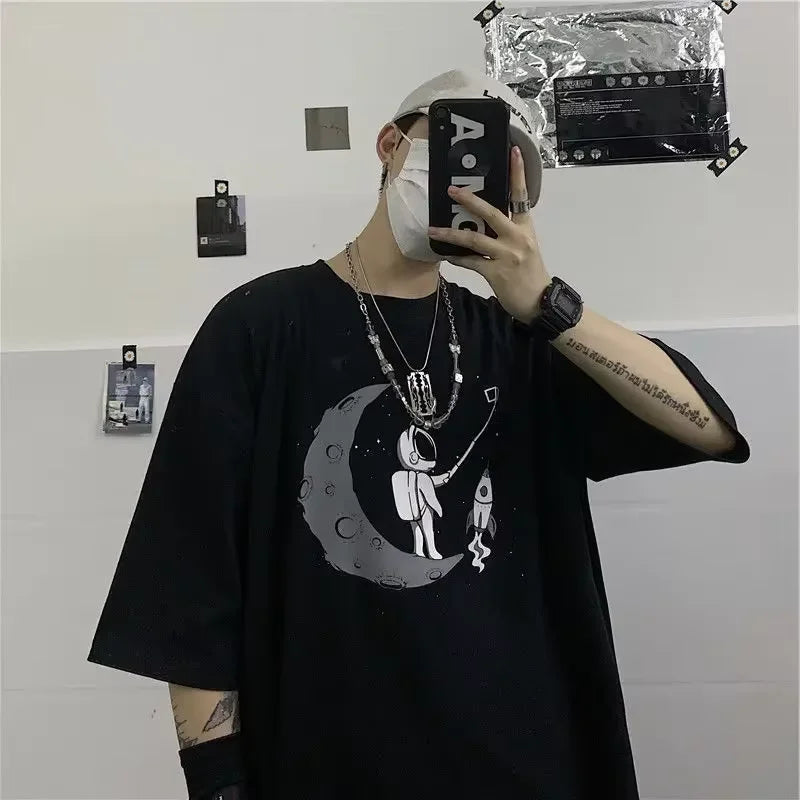 Men’s Gothic Skull T-Shirt features a stylish oversized streetwear design with dark anime and Y2K fashion vibes. Comfortable short sleeves and loose fit make it perfect for casual wear, summer outings, and everyday style