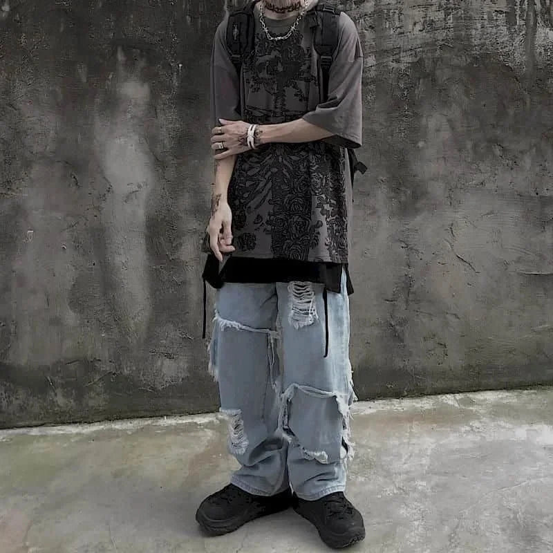 Men’s Gothic Skull T-Shirt features a stylish oversized streetwear design with dark anime and Y2K fashion vibes. Comfortable short sleeves and loose fit make it perfect for casual wear, summer outings, and everyday style