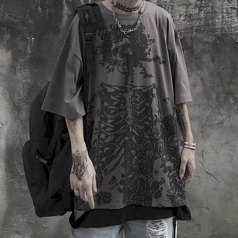 Men’s Gothic Skull T-Shirt features a stylish oversized streetwear design with dark anime and Y2K fashion vibes. Comfortable short sleeves and loose fit make it perfect for casual wear, summer outings, and everyday style
