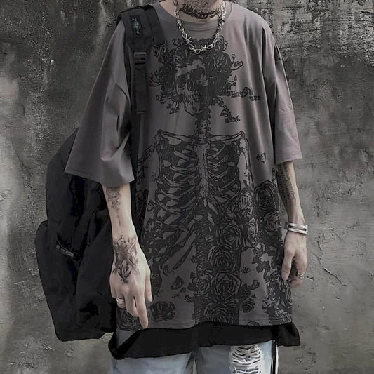 Men’s Gothic Skull T-Shirt features a stylish oversized streetwear design with dark anime and Y2K fashion vibes. Comfortable short sleeves and loose fit make it perfect for casual wear, summer outings, and everyday style